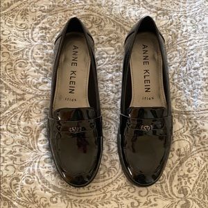 ANNE KLEIN iFLEX PATENT LOAFER